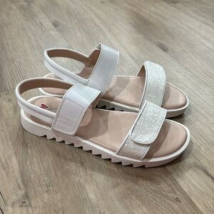 NEW Big Girls Dream Pairs Glitter Strap Sandals